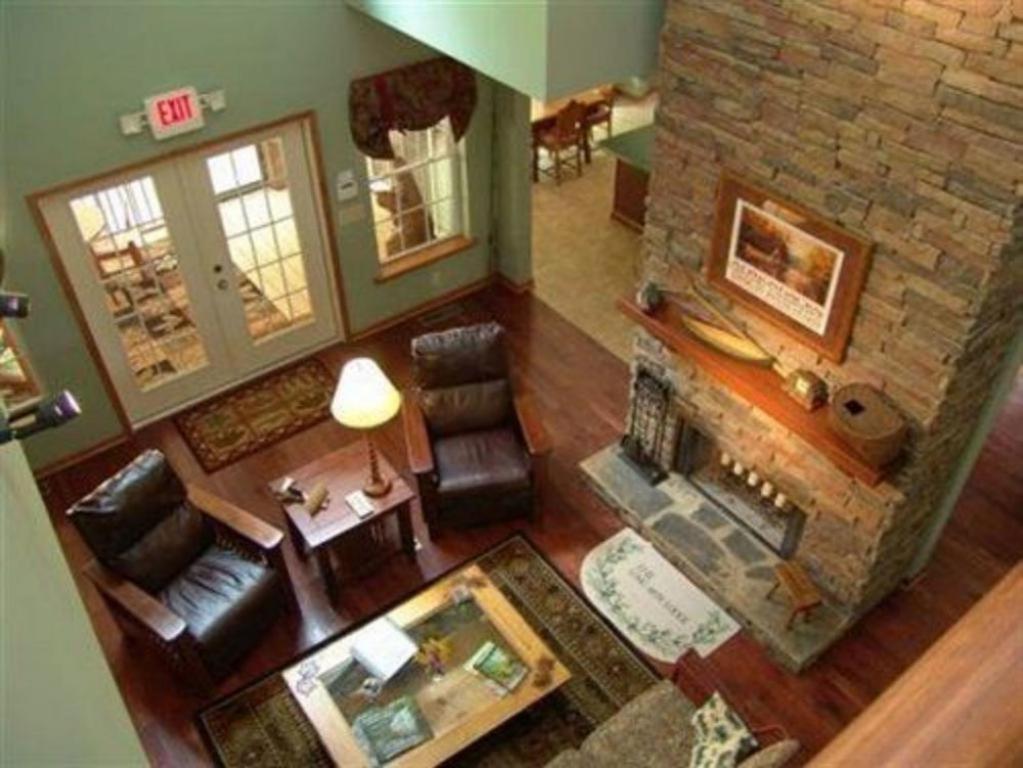 דלונגה Long Mountain Lodge Bed & Breakfast מראה חיצוני תמונה