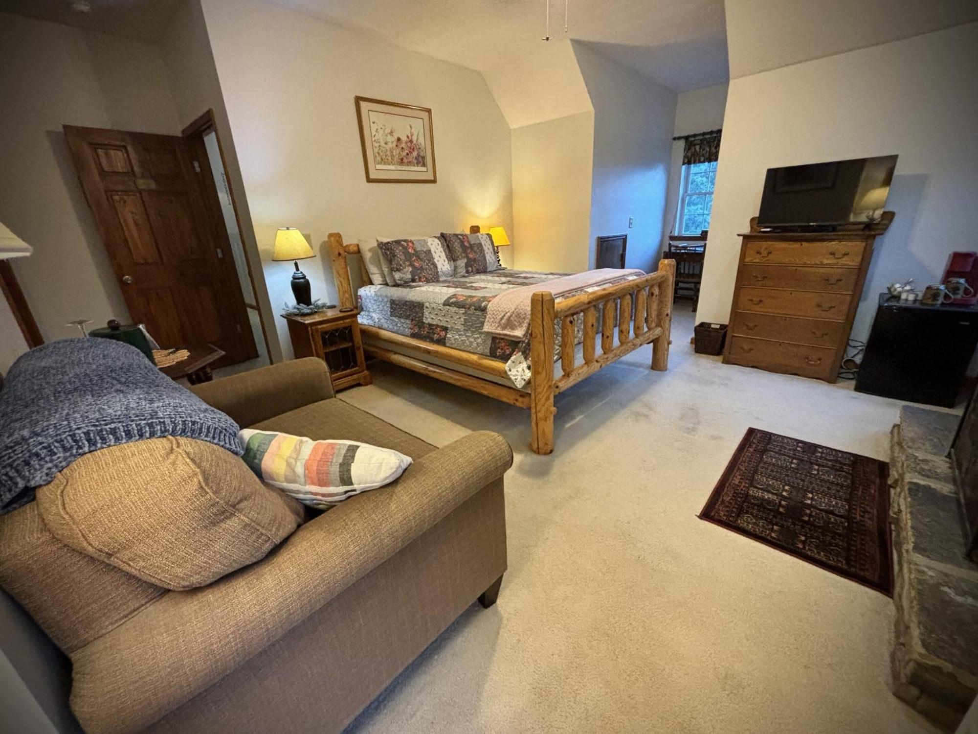 דלונגה Long Mountain Lodge Bed & Breakfast מראה חיצוני תמונה