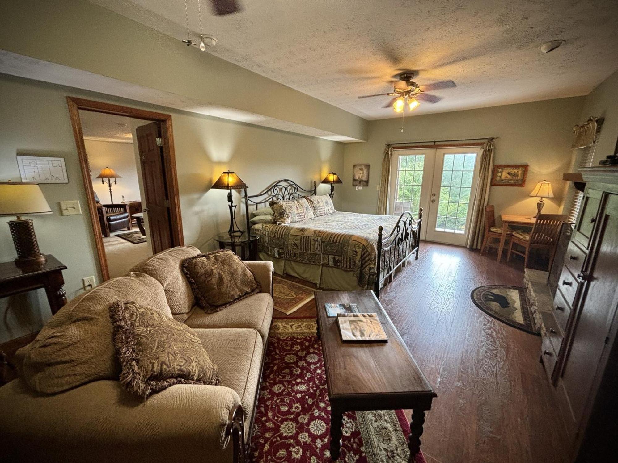 דלונגה Long Mountain Lodge Bed & Breakfast מראה חיצוני תמונה