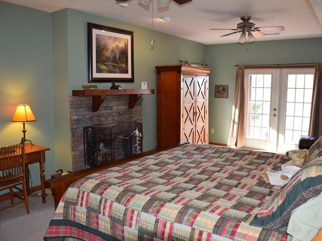 דלונגה Long Mountain Lodge Bed & Breakfast מראה חיצוני תמונה