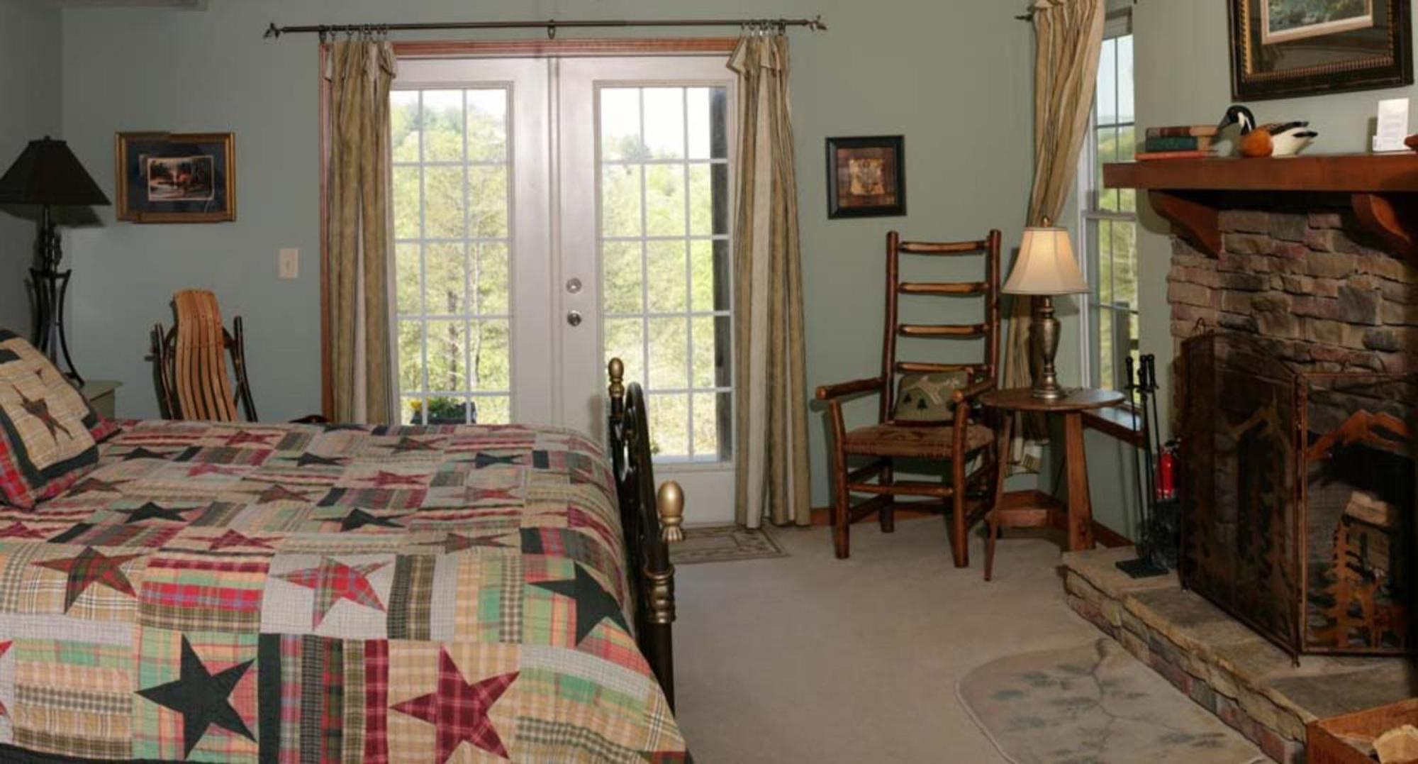 דלונגה Long Mountain Lodge Bed & Breakfast מראה חיצוני תמונה