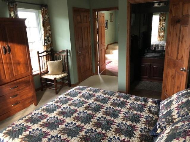 דלונגה Long Mountain Lodge Bed & Breakfast חדר תמונה