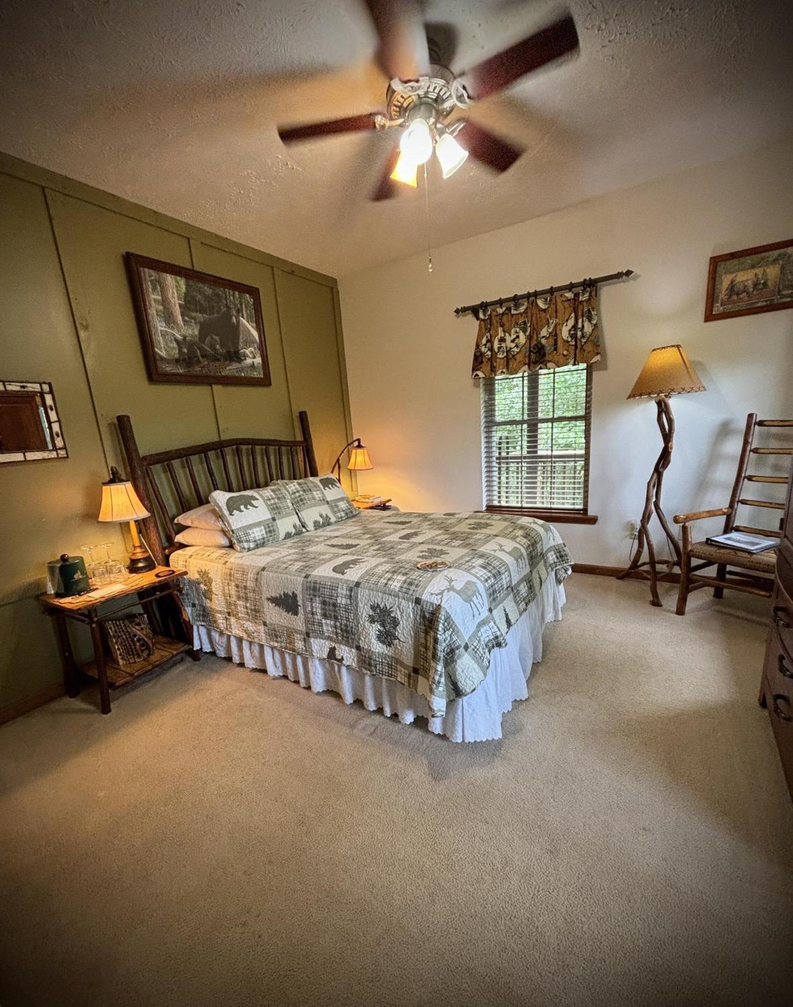 דלונגה Long Mountain Lodge Bed & Breakfast מראה חיצוני תמונה