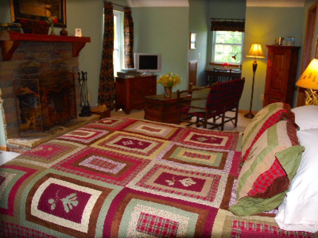 דלונגה Long Mountain Lodge Bed & Breakfast חדר תמונה
